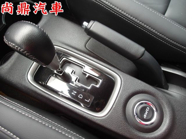 4WD 原鈑件 里程僅跑8萬 ACC跟車 天窗 免KEY 電尾門 定速 換檔撥片 倒車影像 抬頭顯示器  第18張相片