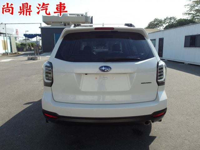 i-P版 全車原鈑件 里程僅跑9萬 免鑰匙 電尾門 盲點 定速 右側顯影 倒車影像 換檔撥片 主動轉向頭燈  第3張相片