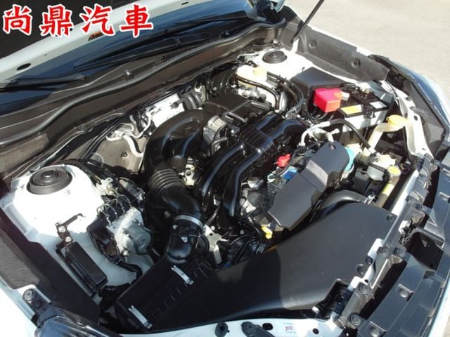 i-P版 全車原鈑件 里程僅跑9萬 免鑰匙 電尾門 盲點 定速 右側顯影 倒車影像 換檔撥片 主動轉向頭燈  第8張相片