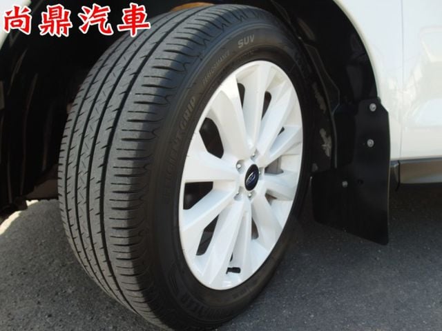 i-P版 全車原鈑件 里程僅跑9萬 免鑰匙 電尾門 盲點 定速 右側顯影 倒車影像 換檔撥片 主動轉向頭燈  第9張相片