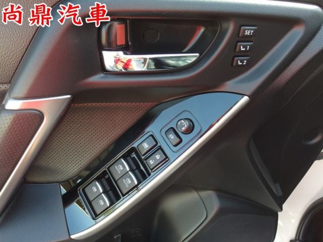 i-P版 全車原鈑件 里程僅跑9萬 免鑰匙 電尾門 盲點 定速 右側顯影 倒車影像 換檔撥片 主動轉向頭燈  第12張相片