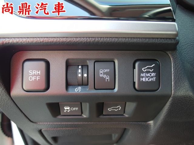 i-P版 全車原鈑件 里程僅跑9萬 免鑰匙 電尾門 盲點 定速 右側顯影 倒車影像 換檔撥片 主動轉向頭燈  第13張相片