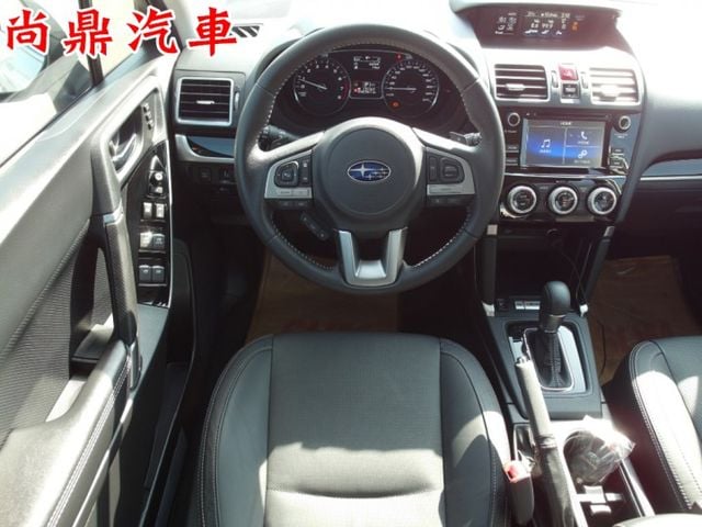 i-P版 全車原鈑件 里程僅跑9萬 免鑰匙 電尾門 盲點 定速 右側顯影 倒車影像 換檔撥片 主動轉向頭燈  第14張相片