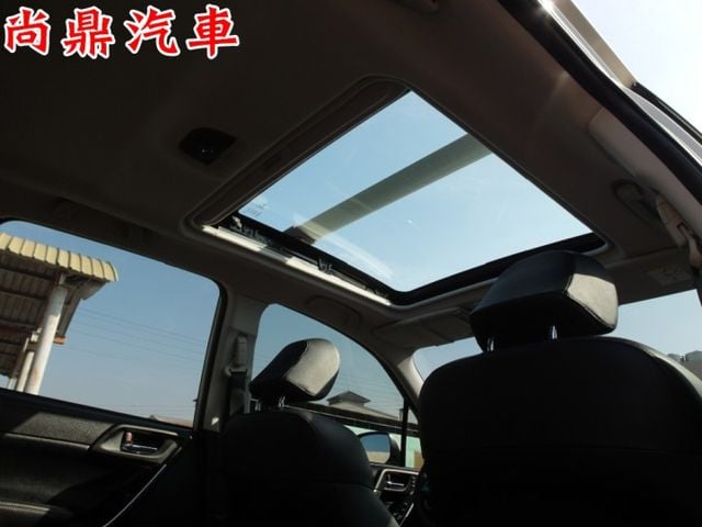 i-P版 全車原鈑件 里程僅跑9萬 免鑰匙 電尾門 盲點 定速 右側顯影 倒車影像 換檔撥片 主動轉向頭燈  第20張相片
