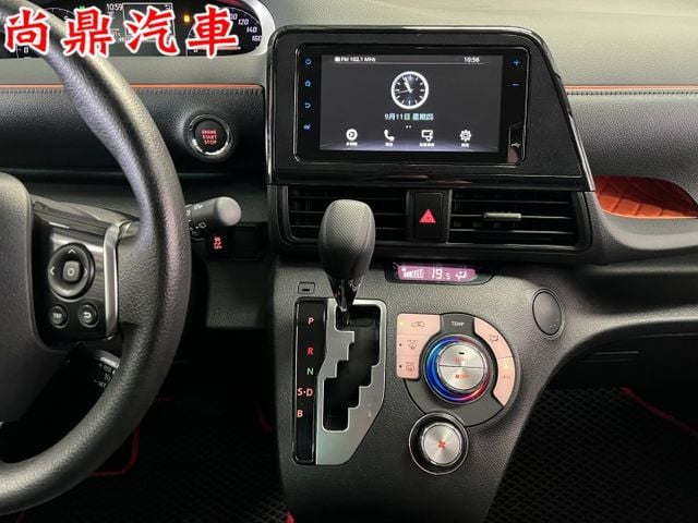 五人座 1.8豪華+版 全車原鈑件 電動滑門 盲點偵測 定速 免鑰匙 藍芽 後座收折大空間 歡迎來店賞車  第18張相片