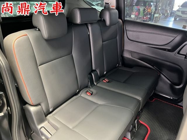 五人座 1.8豪華+版 全車原鈑件 電動滑門 盲點偵測 定速 免鑰匙 藍芽 後座收折大空間 歡迎來店賞車  第20張相片