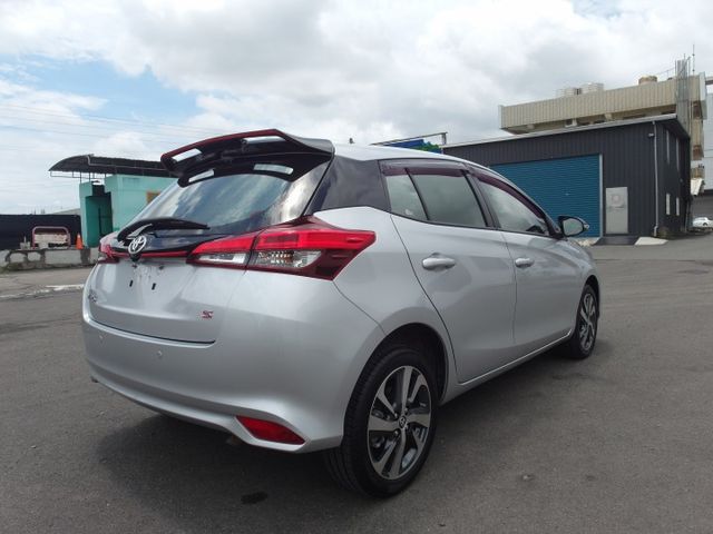 2019型《S版》原漆原鈑件 免鑰匙 定速 9安氣囊 倒車影像 導航 藍芽 後座充電孔 可貸款 歡迎賞車  第4張相片