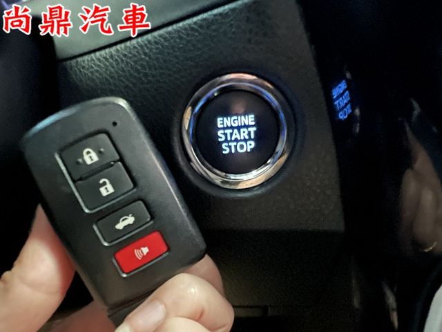 小改款 2017型 全車原鈑件 豪華款 六安 已加裝安卓機 免鑰匙 定速 倒車影像 恆溫 前後行車紀錄 可全額貸款  第14張相片