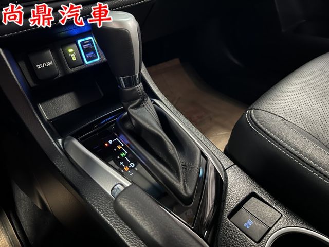 小改款 2017型 全車原鈑件 豪華款 六安 已加裝安卓機 免鑰匙 定速 倒車影像 恆溫 前後行車紀錄 可全額貸款  第18張相片
