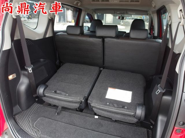 7人座 1.8L 豪華+版  電動側滑門 定速 免鑰匙 摸門 導航 倒車顯影 前後車距 胎壓 第三排座椅  第4張相片