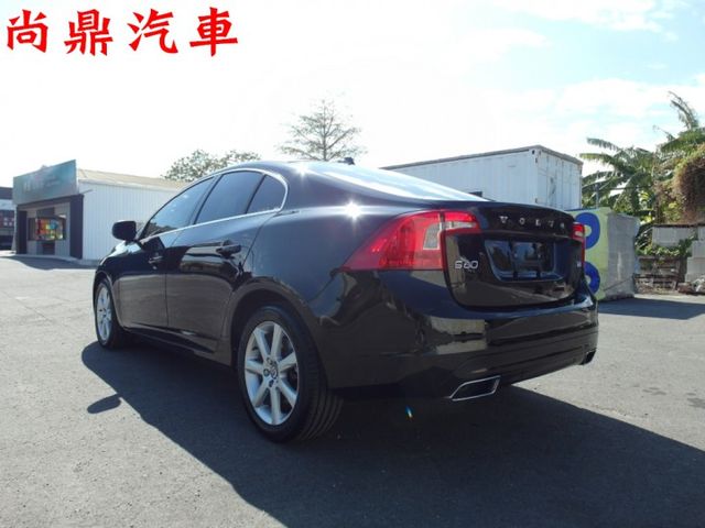 2017型 行動坦克 10安全氣囊 全車原鈑件 定速 盲點偵測 換檔撥片 前後車距 倒車影像 導航 電動記憶座椅  第2張相片