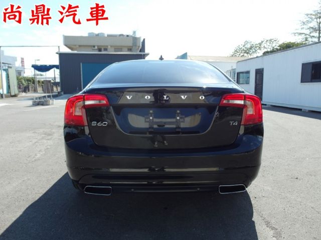 2017型 行動坦克 10安全氣囊 全車原鈑件 定速 盲點偵測 換檔撥片 前後車距 倒車影像 導航 電動記憶座椅  第3張相片