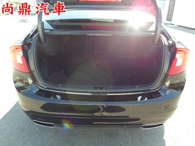 2017型 行動坦克 10安全氣囊 全車原鈑件 定速 盲點偵測 換檔撥片 前後車距 倒車影像 導航 電動記憶座椅  第4張相片