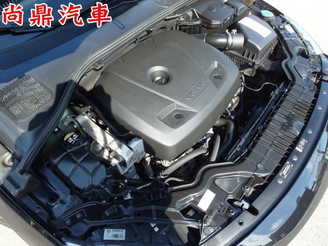 2017型 行動坦克 10安全氣囊 全車原鈑件 定速 盲點偵測 換檔撥片 前後車距 倒車影像 導航 電動記憶座椅  第9張相片