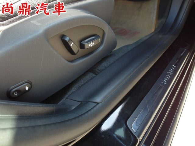 2017型 行動坦克 10安全氣囊 全車原鈑件 定速 盲點偵測 換檔撥片 前後車距 倒車影像 導航 電動記憶座椅  第12張相片