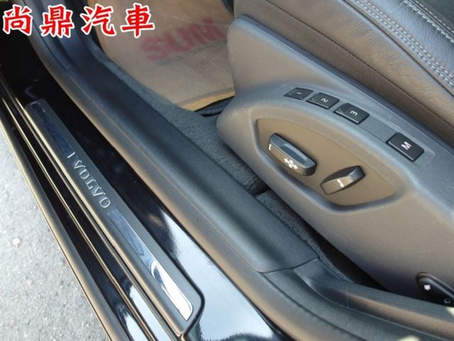 2017型 行動坦克 10安全氣囊 全車原鈑件 定速 盲點偵測 換檔撥片 前後車距 倒車影像 導航 電動記憶座椅  第13張相片