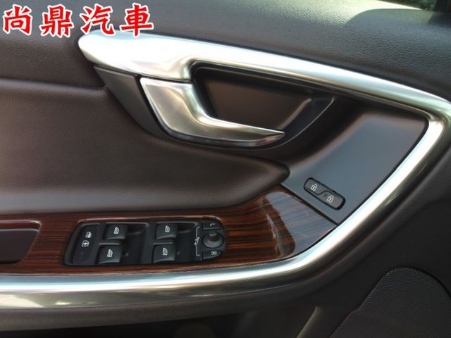 2017型 行動坦克 10安全氣囊 全車原鈑件 定速 盲點偵測 換檔撥片 前後車距 倒車影像 導航 電動記憶座椅  第14張相片