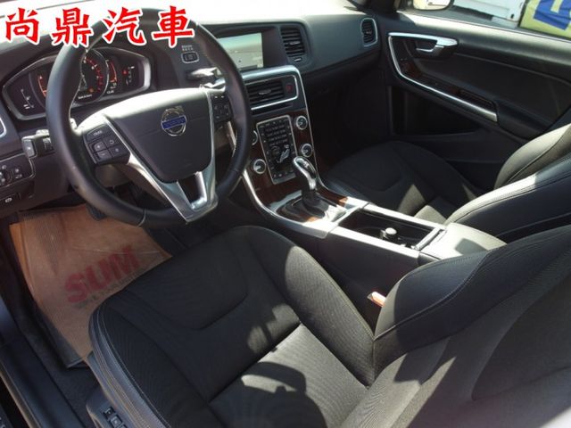 2017型 行動坦克 10安全氣囊 全車原鈑件 定速 盲點偵測 換檔撥片 前後車距 倒車影像 導航 電動記憶座椅  第15張相片