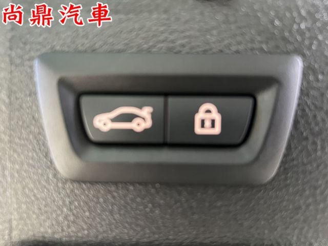 xDrive35i 渦輪 四輪驅動 原鈑件 天窗 電尾門 定速 盲點 倒車影像 換檔撥片 駕駛模式 藍芽 導航 記憶椅  第4張相片