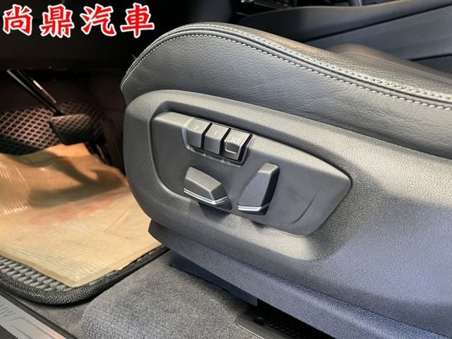 xDrive35i 渦輪 四輪驅動 原鈑件 天窗 電尾門 定速 盲點 倒車影像 換檔撥片 駕駛模式 藍芽 導航 記憶椅  第10張相片