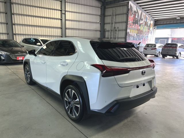 UX200 菁英PLUS版 原鈑件 免鑰匙 ACC跟車 車道維持 盲點 倒車影像 CARPLAY 雙前電動座椅 駕駛模式  第2張相片