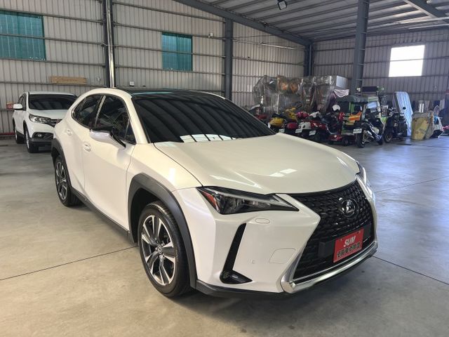UX200 菁英PLUS版 原鈑件 免鑰匙 ACC跟車 車道維持 盲點 倒車影像 CARPLAY 雙前電動座椅 駕駛模式  第5張相片