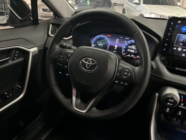 新車保固中 旗艦款 全車原鈑件 電動尾門 盲點 ACC跟車 車道偏離 360環景 數位儀錶 CARPLAY 電動記憶椅  第13張相片