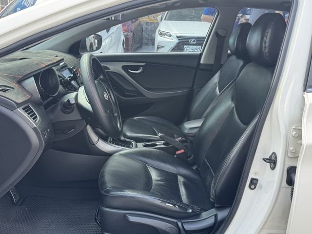 Hyundai Elantra  第5張相片