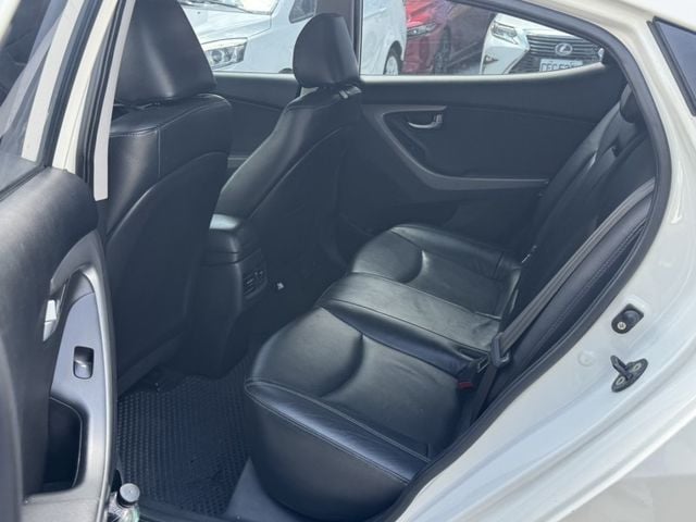 Hyundai Elantra  第8張相片