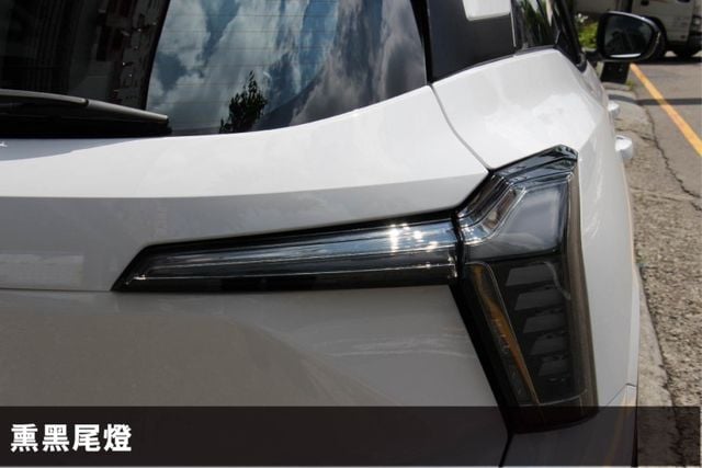 ⭕最高階⭕狂享版⭕保證實車實價⭕稀有小休旅✅YAMAHA高階音✅足踢式電動尾門✅駕駛模式切換✅倒車雷達✅盲區偵測⭕可全貸  第6張相片