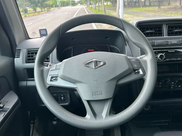 低里程僅跑2萬/5人座/液晶儀表/抬顯/定速/藍芽音樂/大電池原廠保固中  第9張相片