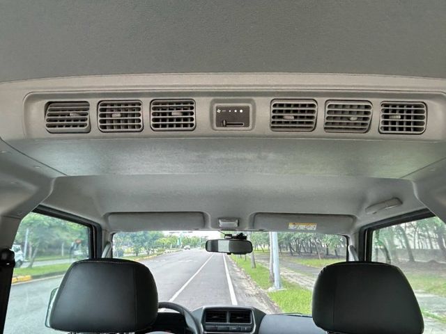 低里程僅跑2萬/5人座/液晶儀表/抬顯/定速/藍芽音樂/大電池原廠保固中  第16張相片