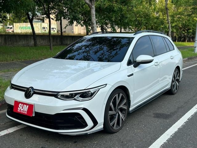R-LINE/原鈑件/HK音響/全景天窗/R專屬跑車椅/數位儀表/環艙氣氛燈/多媒體觸控主機/無線CARPLAY  第1張相片