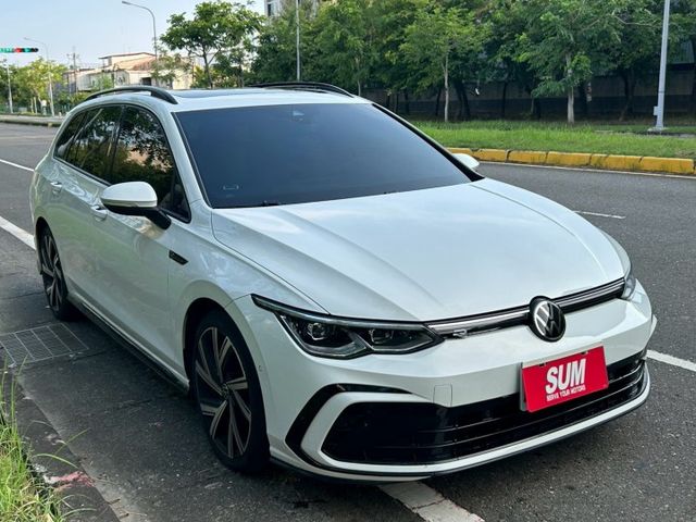 R-LINE/原鈑件/HK音響/全景天窗/R專屬跑車椅/數位儀表/環艙氣氛燈/多媒體觸控主機/無線CARPLAY  第3張相片