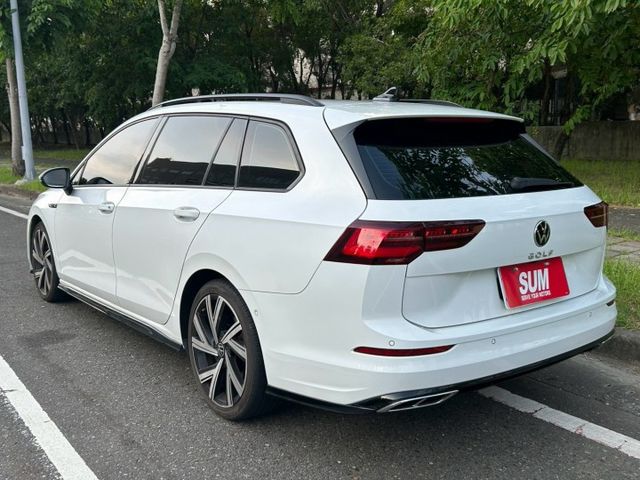 R-LINE/原鈑件/HK音響/全景天窗/R專屬跑車椅/數位儀表/環艙氣氛燈/多媒體觸控主機/無線CARPLAY  第5張相片