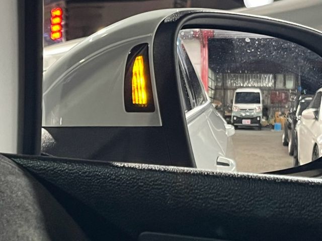 R-LINE/原鈑件/HK音響/全景天窗/R專屬跑車椅/數位儀表/環艙氣氛燈/多媒體觸控主機/無線CARPLAY  第8張相片