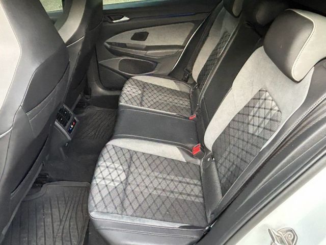 R-LINE/原鈑件/HK音響/全景天窗/R專屬跑車椅/數位儀表/環艙氣氛燈/多媒體觸控主機/無線CARPLAY  第19張相片