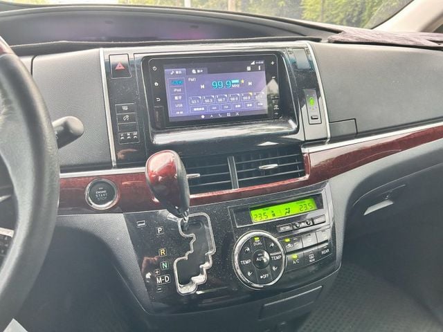 一手車豪華版/原廠保養/原鈑件/360環景/後座影音/第三排座椅電動收折/電滑門/電尾門  第13張相片
