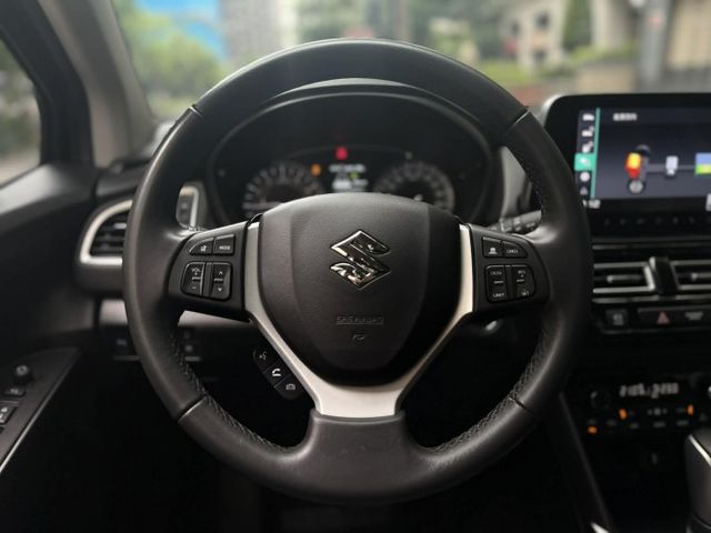 2022年SUZUKI 1.4 SX4 ALL GRIP 僅跑4萬公里  / 全景天窗 / 跟車  第9張相片