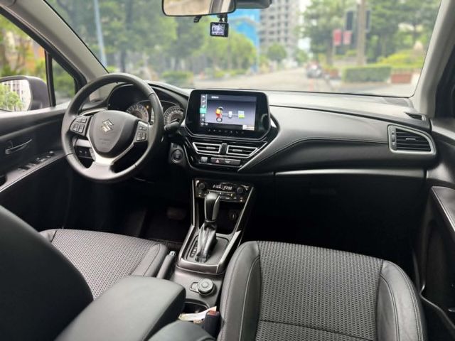 2022年SUZUKI 1.4 SX4 ALL GRIP 僅跑4萬公里  / 全景天窗 / 跟車  第11張相片
