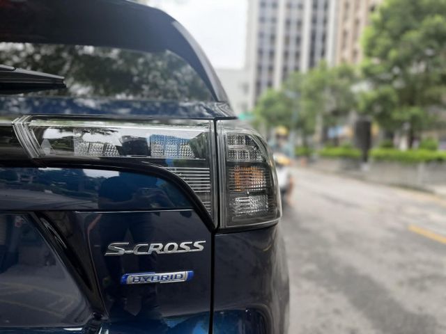 2022年SUZUKI 1.4 SX4 ALL GRIP 僅跑4萬公里  / 全景天窗 / 跟車  第17張相片