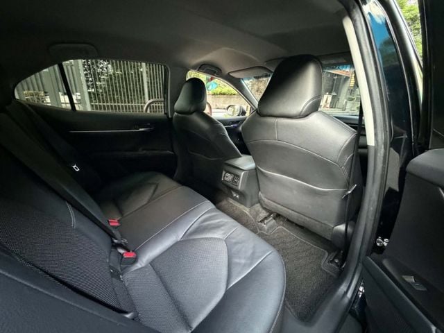 2021年TOYOTA 2.0 CAMRY 尊爵版 僅跑5萬公里 / 原版件 / I-KEY / 跟車 / 雙電動椅  第8張相片