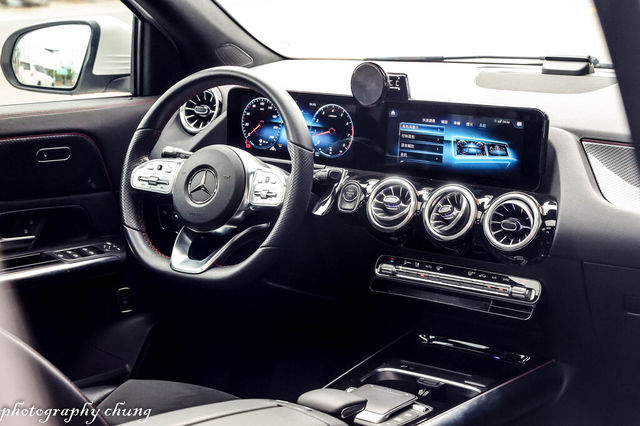 M-BENZ賓士 GLA250  第2張相片