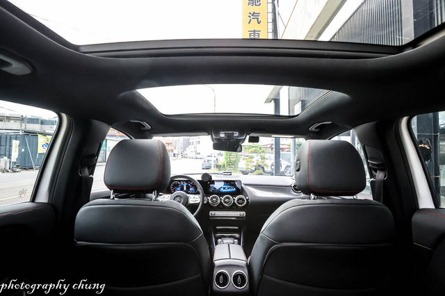 M-BENZ賓士 GLA250  第10張相片