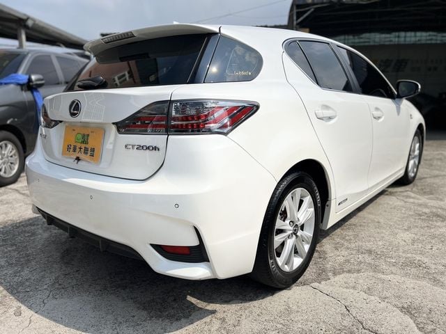LEXUS凌志 CT200H  第3張相片