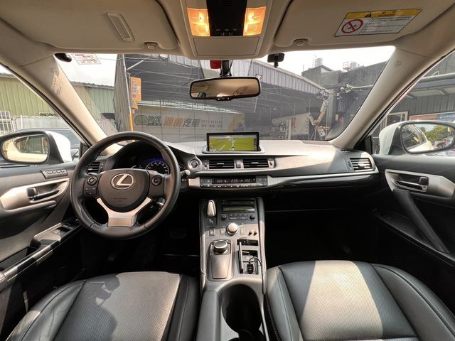 LEXUS凌志 CT200H  第6張相片