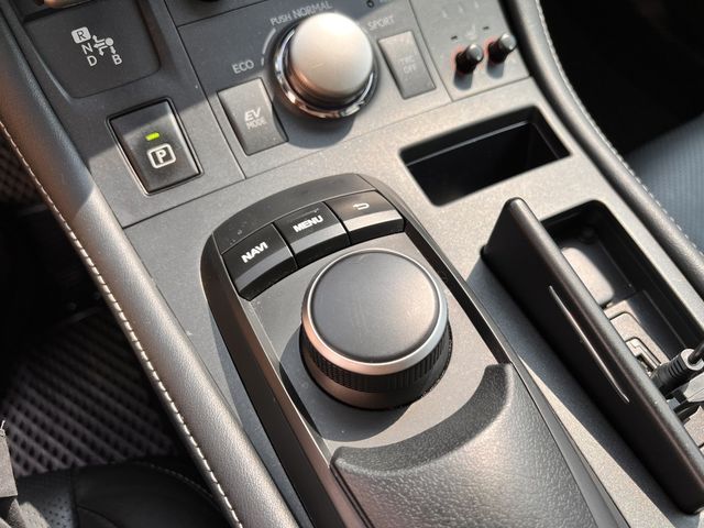 LEXUS凌志 CT200H  第14張相片