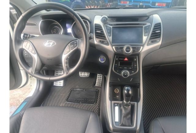 2015年 現代 ELANTRA 實跑9萬8  第10張相片