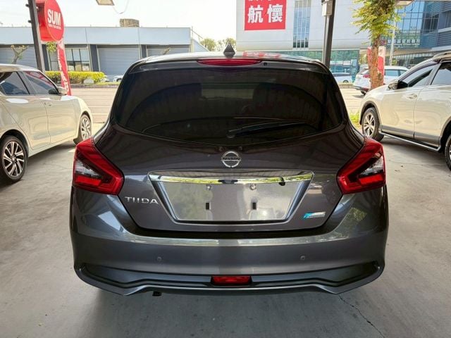 NISSAN Tiida/代步車/五門掀背小車  第5張相片