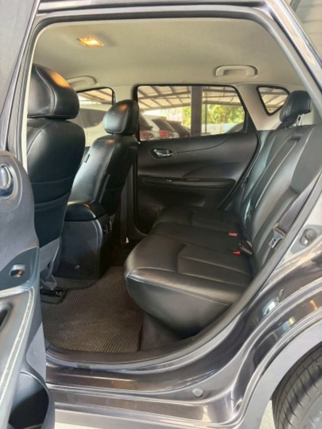 NISSAN Tiida/代步車/五門掀背小車  第8張相片